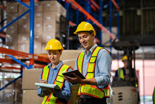 Workers or warehouse workers in warehouses in retail warehouses. Transportation and order processing in trade. work in logistics Distribution center. Distribution center, storage. warehouse