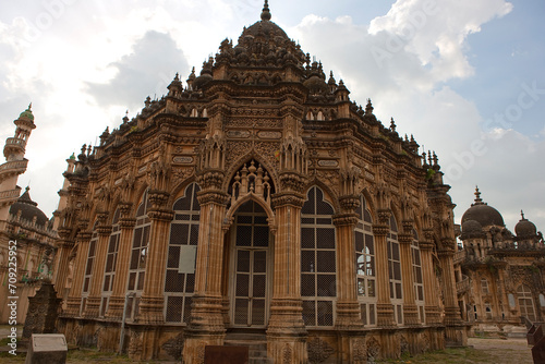 Foto India Mahabat Maqbara Mausoleum of Bhavnagar on a cloudy winter day