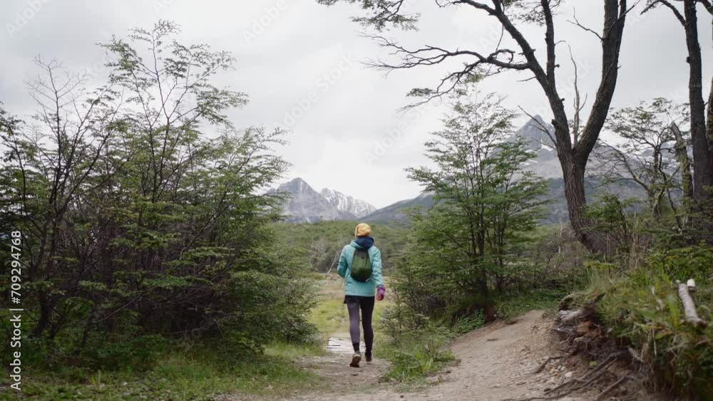 Trek witn tourists to Laguna Esmeralda in southern Argentina close to Ushuaia in Patagonia - dec 2th 2023 Trek witn tourists to Laguna Esmeralda in southern Argentina close to Ushuaia in Patagonia - dec 2th 2023