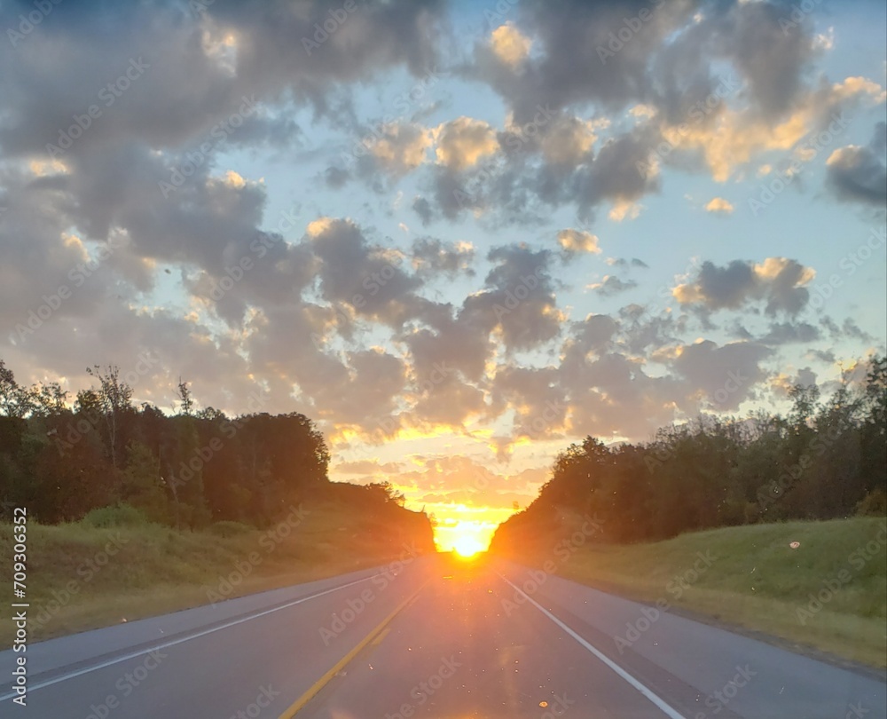 Naklejka premium Highway Sunset