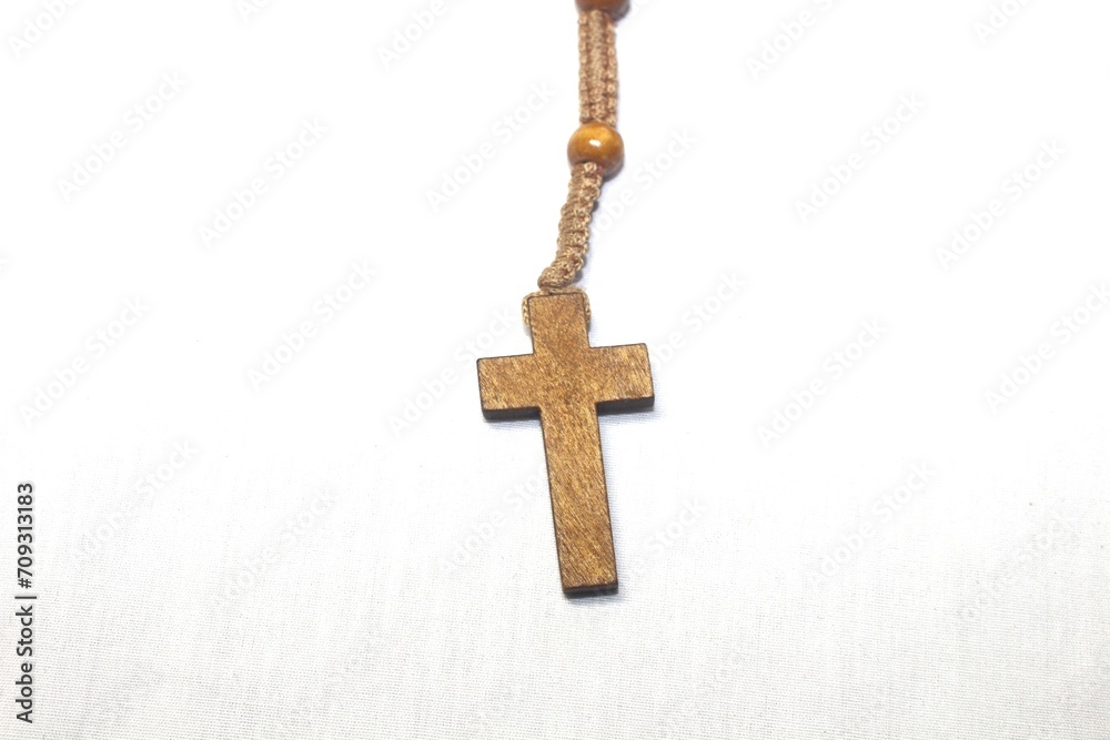 cruz de rosario hecha de madera