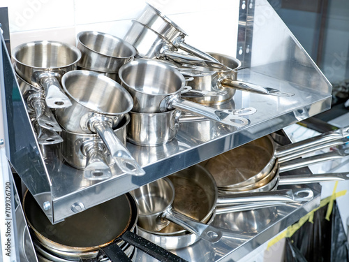 Saute pans for restaurant k...