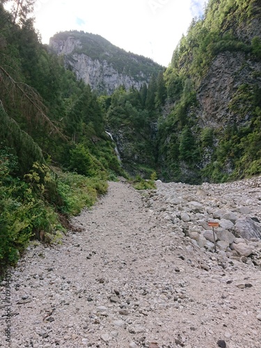 Sentiero verso la cascata