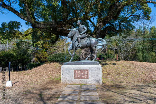 青空を背景に公園・広場風景(乗馬銅像)
Park/square scenery (equestrian statue) against the blue sky
日本(冬と春)
Japan (winter and spring)
九州・熊本県熊本市
Kumamoto City, Kumamoto Prefecture, Kyushu
(田原坂公園)(美少年銅像) photo