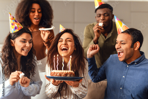 Cuadro en lienzo Diverse friends united in birthday celebration enjoying party together indoors