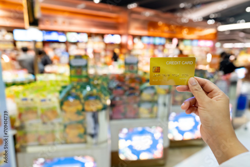 Tourist woman showing credit card or travel card for convenient travel Make shopping easy enjoy lifestyle travel city at shopping street on holiday vacation in Japan