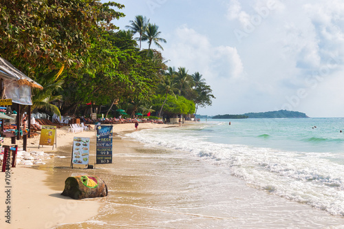 KOH SAMUI, THAILAND - JANUARY 14,2024: Beautiful beach. View of nice tropical beach with white sand ,blue sea and blue sky. Holiday and vacation concept. Tropical beach Chaweng Noi beach, Samui. photo