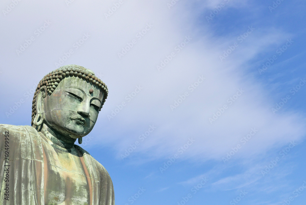 青空背景　鎌倉の大仏のクローズアップ　日本　大仏　鎌倉　