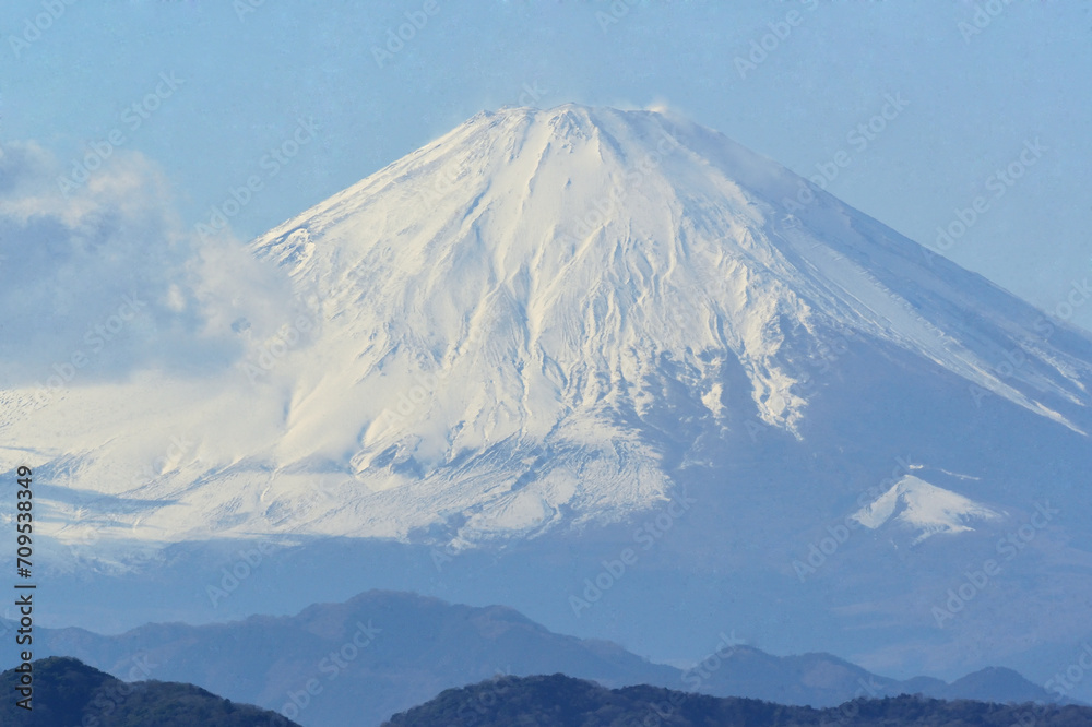 日本神奈川県、世界的な日本を代表する山、冬季の富士山を湘南海岸から眺望