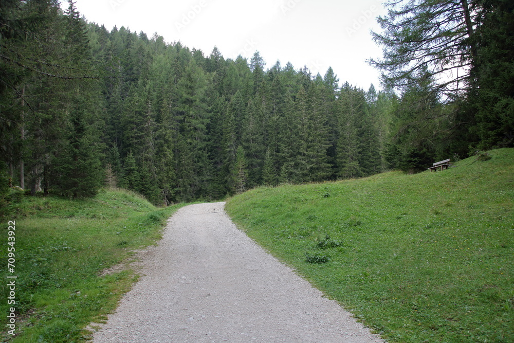 Fototapeta premium path to the peak in Alta Badia