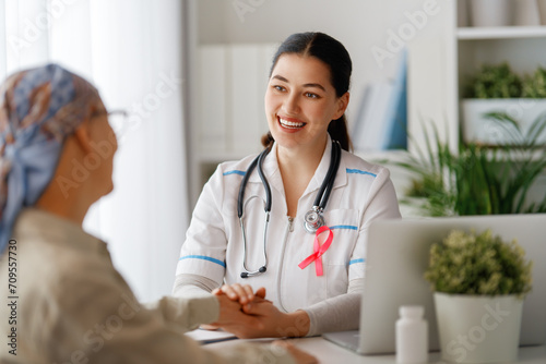 Картината върху платно Female patient listening to doctor
