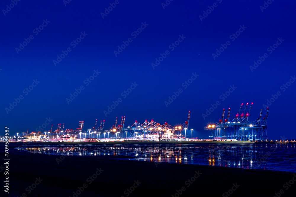 Blick auf den Hafen von Bremerhaven bei Ebbe