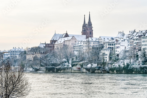 Basel, Münster, Kirche, Rhein, Rheinufer, Grossbasel, Altstadt, Altstadthäuser, Winter, Schnee, Schneedecke, Morgenstimmung, Basel-Stadt, Schweiz