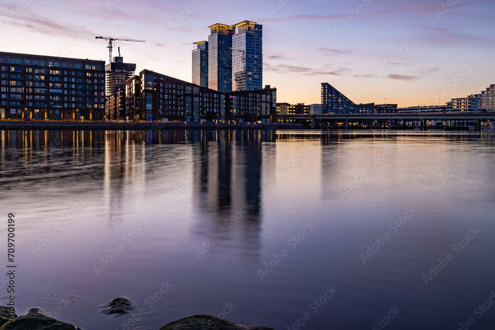 Fototapeta premium city skyline at sunset