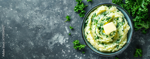 Valokuva Colcannon: mashed potatoes, cabbage, butter, and sometimes green onions or leeks