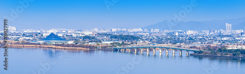 琵琶湖 湖畔 の 街 草津市 は京都大阪の ベッドタウン 衛星都市 【 滋賀県 の 都市風景 】
