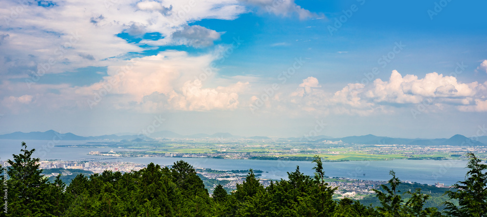 びわ湖 にかかる 琵琶湖大橋 を ハイアングル で望む 【 滋賀県 の 風景 】
