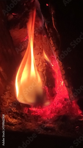 La fiamma del ciocco che arde in inverno photo