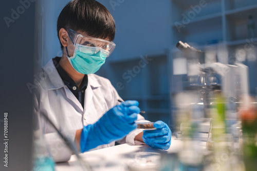 Technician scientist workin...