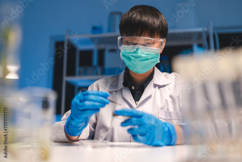Technician scientist workin...