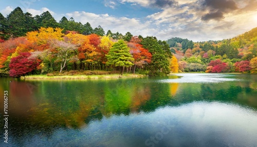 森と湖の景色