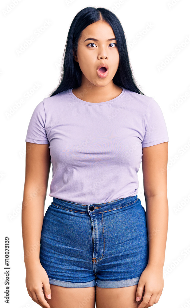 Obraz premium Young beautiful asian girl wearing casual clothes scared and amazed with open mouth for surprise, disbelief face