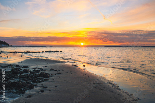 Sonnenuntergang am Meer Blauer Himmel