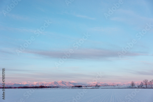 雪原と青空 © makieni