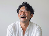 爽やかな笑顔の中年日本人男性