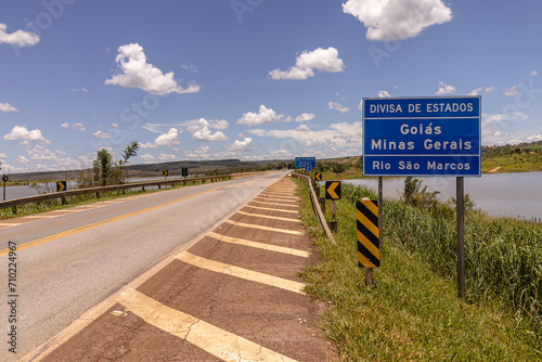 vista do rio São Marcos, na cidade de Paracatu, divisa entre os Estados de Minas Gerais e Goiás, Brasil