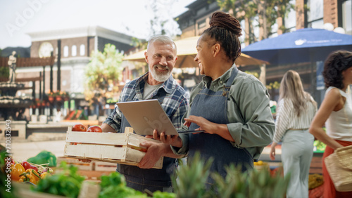 Obraz na plátne International Adult Partners Working at a Farmers Market