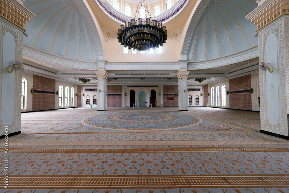 Obraz premium Al-Serkal Mosque. Prayer room view with carpet. Phnom Penh. Cambodia.