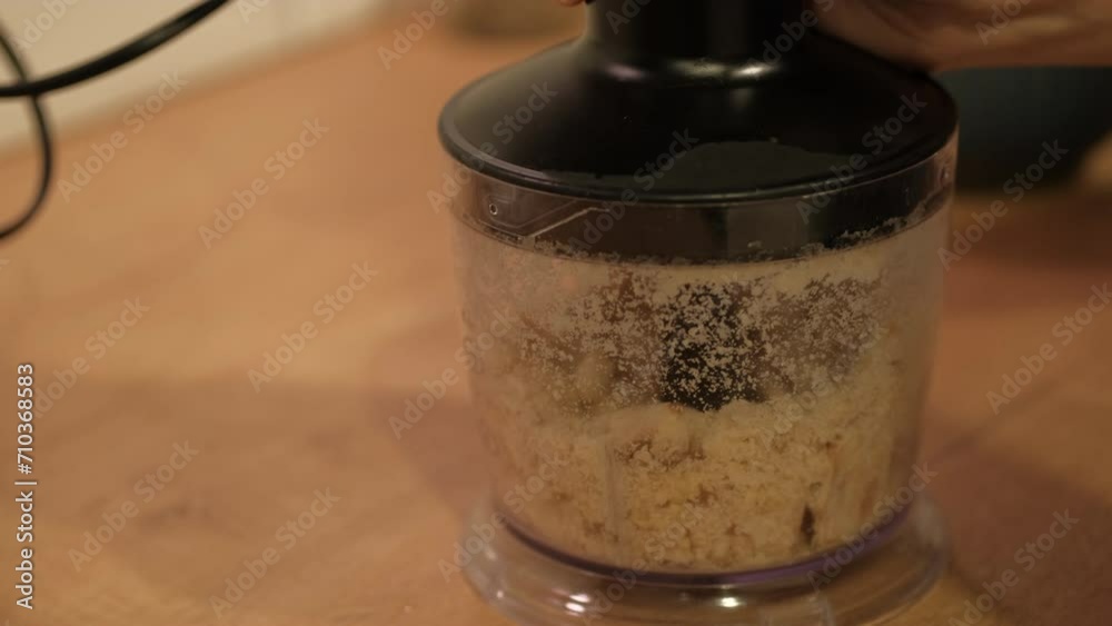Grinds frozen champignons into blenders. Prepares mushroom sauce