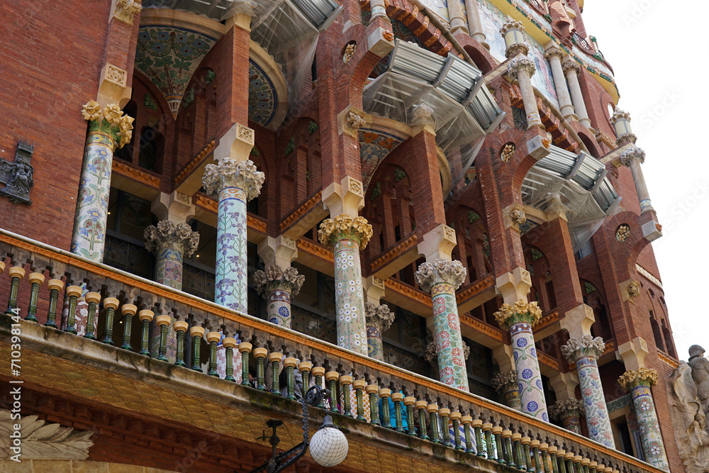 exterior-architecture-and-building-design-of-palau-de-la-m-sica
