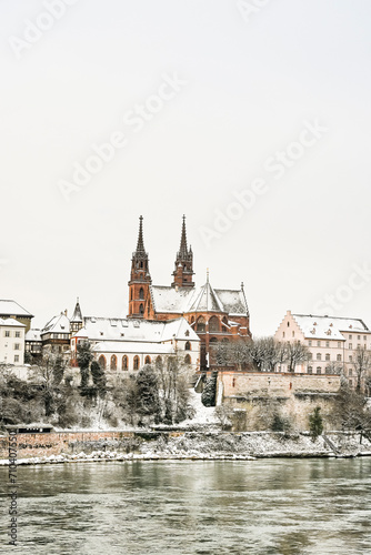 Basel, Münster, Kirche, Rhein, Rheinufer, Grossbasel, Altstadt, Altstadthäuser, Winter, Schnee, Schneedecke, Morgenstimmung, Basel-Stadt, Schweiz