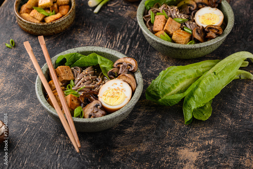 Soba noodle with tofu and mushroom