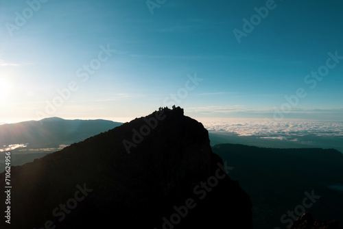 Lever de soleil sur le piton des neiges à la Réunion