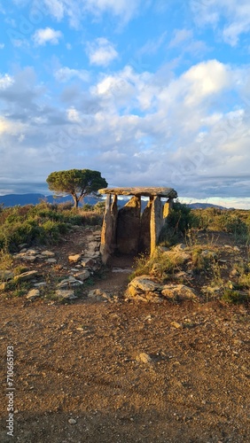 Dolmen de les Vinyes Mortes, near Sant Pere de Rodes photo