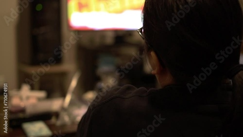 リビングでテレビを見る、リラックスタイム、視聴