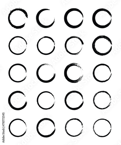 Circle frame line. Round shape outline on hand draw style. vector illustration isolated, Set of hand drawn circles, round shapes and objects, doodle style