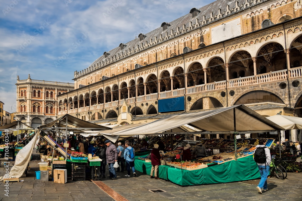 padua, italien - pallazzo della ragione