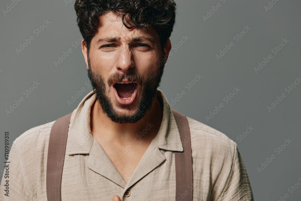 Obraz premium Young expression face men attractive handsome person background casual adult portrait guy isolated caucasian beard