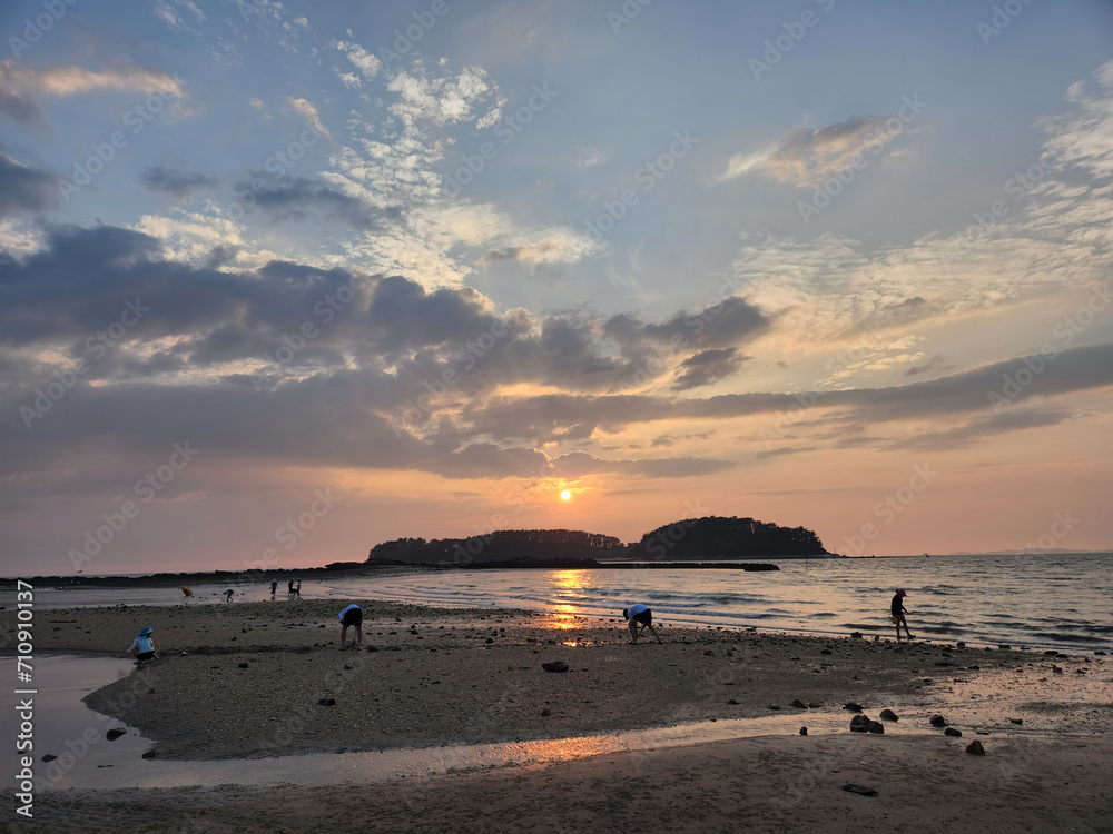 Obraz premium sunset on the beach