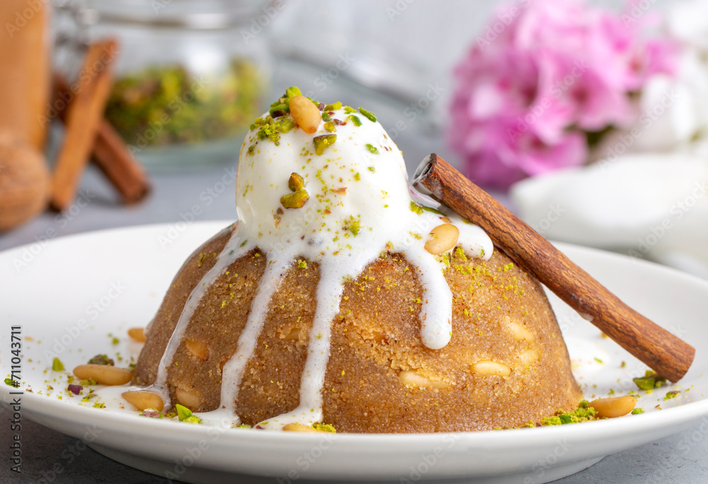 Semolina dessert with ice cream - Turkish name; dondurmali irmik helvasi