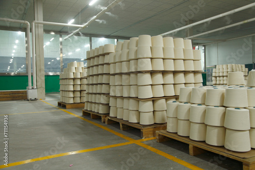 In industrial sewing machine spun yarn, many thread together