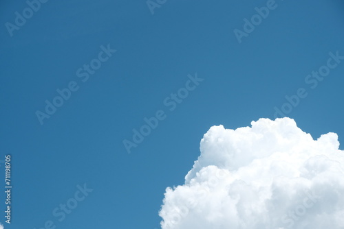 Obraz na płótnie blue sky with clouds w salonie