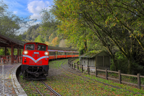 Foto Fascinating forest train passing by station at the Alishan National Forest Recreation Area on Dueigaoyue Station