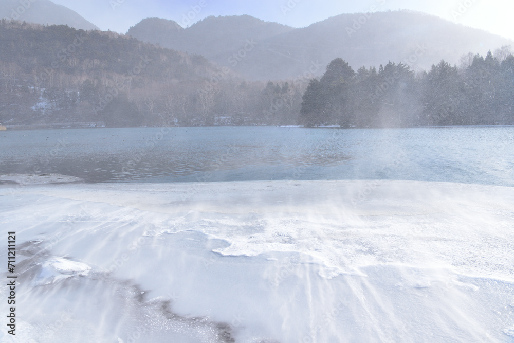 冬の湯ノ湖 冬の湯ノ湖