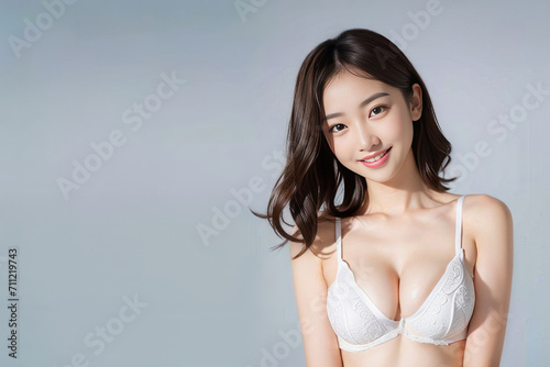 白い下着姿の美肌美白の日本人女性の美容・ビューティーポートレート(美人モデル)