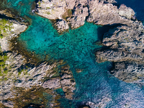 青い海と緑の森が美しい、式根島の丸根ヶ浜の空中ドローン撮影。

東京都伊豆諸島新島村式根島にて。
2023年11月2日撮影。


Aerial drone shot of Marunegahama beach on Shikinejima, with its beautiful blue sea and green forest.

At Shikinejima islnad, Niijima V photo